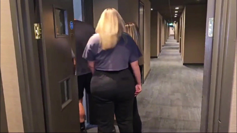 April Velvet: Jebanie męża moich partnerów, podczas gdy ona patrzy!