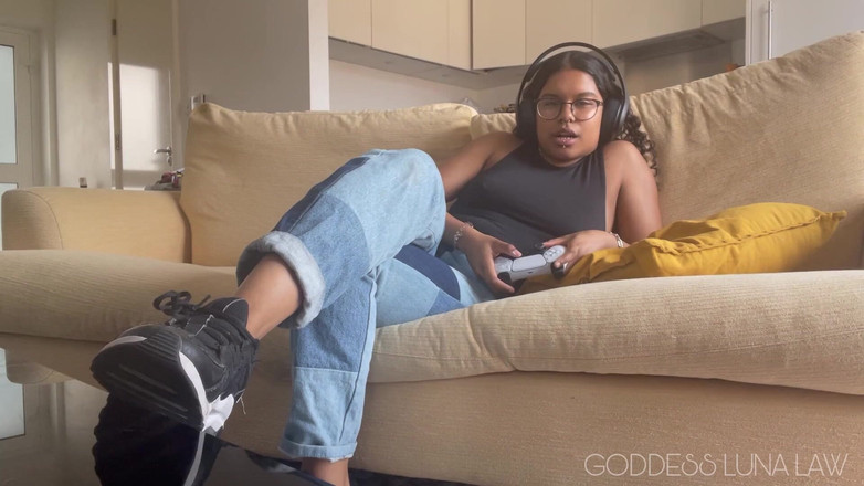 Goddess Luna Law: Jika saya menang, anda perlu menjilat jurulatih kotor saya