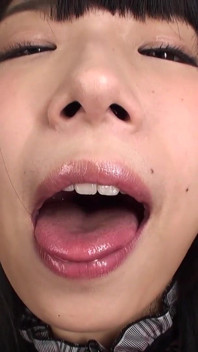 ฮินะ อะซูมิ โชว์ปาก ลิ้น และฟันให้เห็นแบบใกล้ชิดส่วนตัว 口