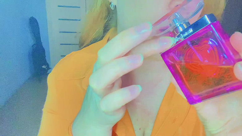 VikkiGeorgia: Người yêu nước hoa