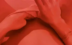 Chica tímida con un orgasmo tímido