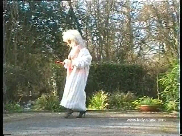Lady Sonia: Karen al aire libre