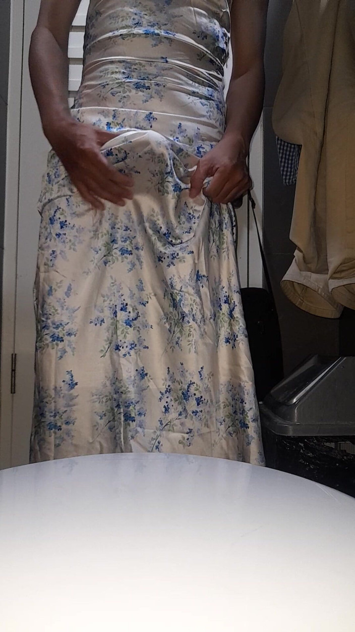 Naomisinka: Crossdressing Memakai Pakaian Leher Halter Satin