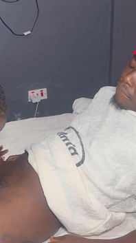 BBW gift kvinna bjuder in smygande bestie chike att knulla hennes fitta efter ett missförstånd med mannen
