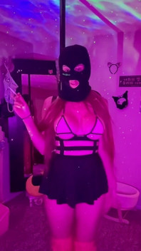 Artemisia รักชุดเซ็กซี่และเซสชั่นสูบบุหรี่ Balaclava เพื่อคุณ