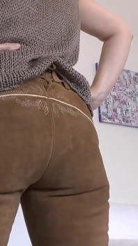 Bavorský Lederhosen: Čichání zadku a stříkání na můj zadek! Lady Victoria Valente