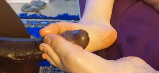 TheDarkDirector: Mmm altro divertimento con i footjob! 3 diverse prospettive e video...