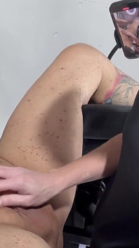 穿戴式假阳具的故事 - 每日女插男第89天，他一边抽插他一边吮吸他的鸡巴一边不停地从我身上射精