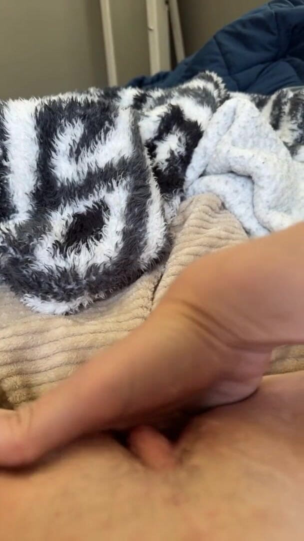 Kylie Hart: युवा वयस्क खेल रहा है और खुद में ऊँगली कर रहा है