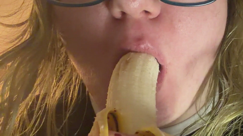 Spunk Kip: Sensually Eating a Banana