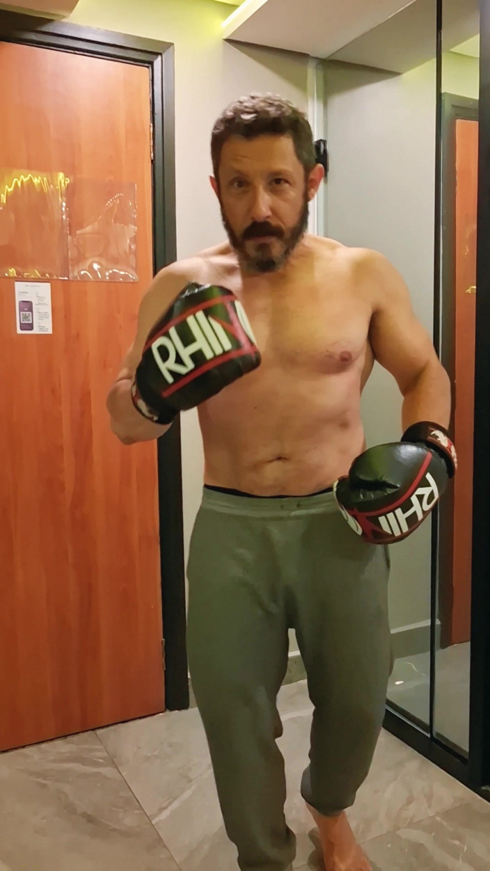 Punchbagplz: Gouine wrestler - POV trénink uctívání svalů