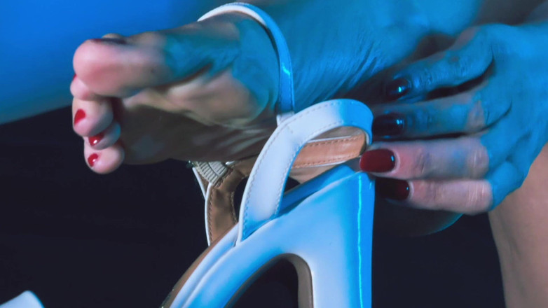 Evol Feet: Cítíš se závislá na mých nohou?