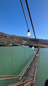 Ayak fetişi açık havada köprü geçişi