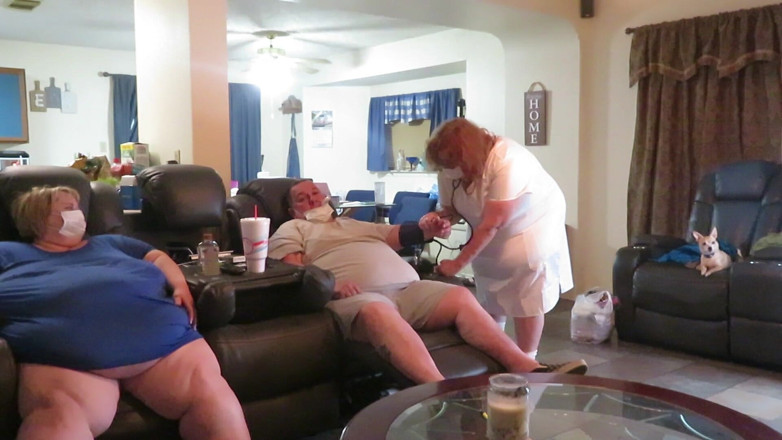 BBW nurse Vicki adventures with friends: L'infermiera bbw Vicki prende coppie segni vitale