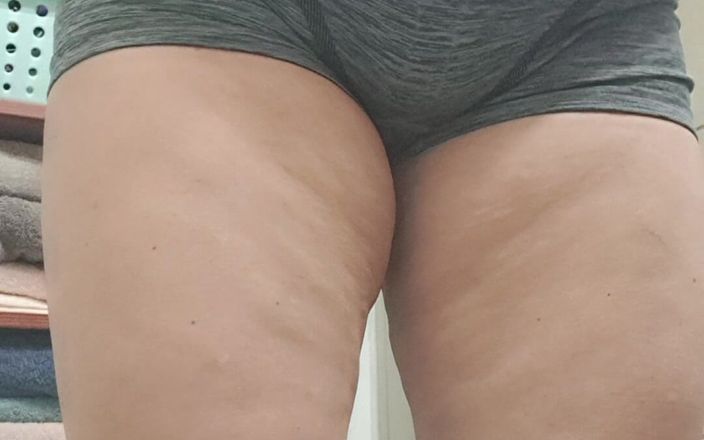 Mommy big hairy pussy: Chaud matin, maman en grosse culotte