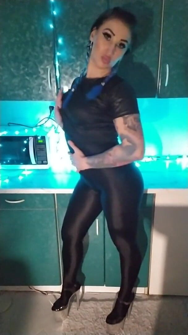 KatrixandCaliforniaLatex: Prowokacja elastanu przez Mistress Katrix