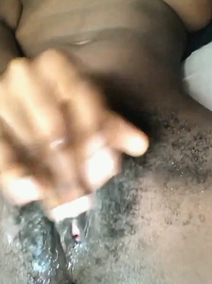Barqueen: Masiva Masturbándose Incontrolablemente