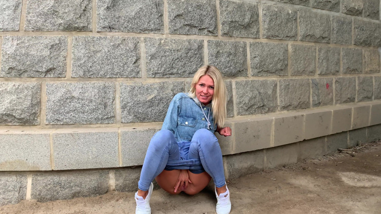 Claudia Macc: Pissing-solo