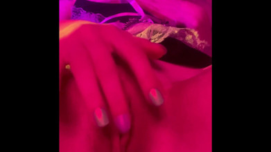 Holly Mortt: Das zimmermädchen wurde im Besucherzimmer