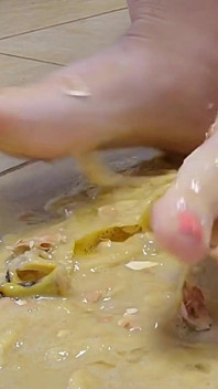 Distruggendo il tuo cazzo e le palle, Schizzi di cibo