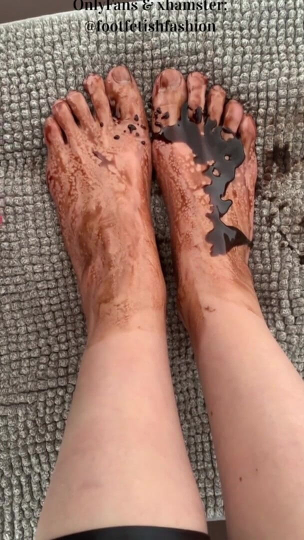 FootFetishFashion: Çikolata ile ayak masajı, bölüm 2/2