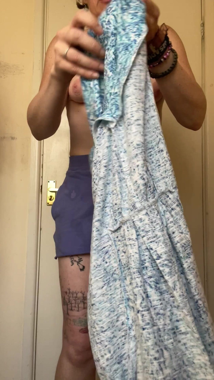 MistressWriggler: Sexy, Toned, Girl-next-door Is Like Goldilocks Trying on New Clothes!