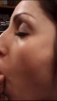 She Tries to Give a Wonderful Blowjob