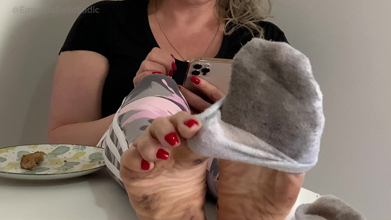 Empress Bella Sadic: 皱纹的脚底，性感，肮脏的脚底女皇贝拉萨迪克