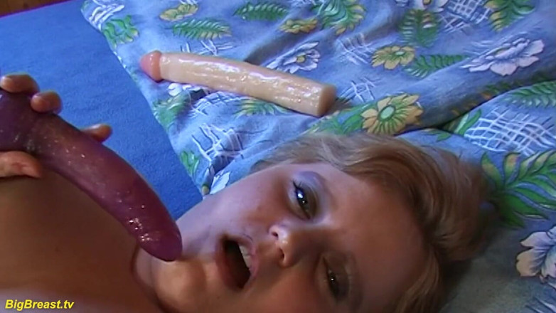 Big Breast: Aşırı canavar memeli orta yaşlı seksi kadın göğüslerini dölliyor ve...