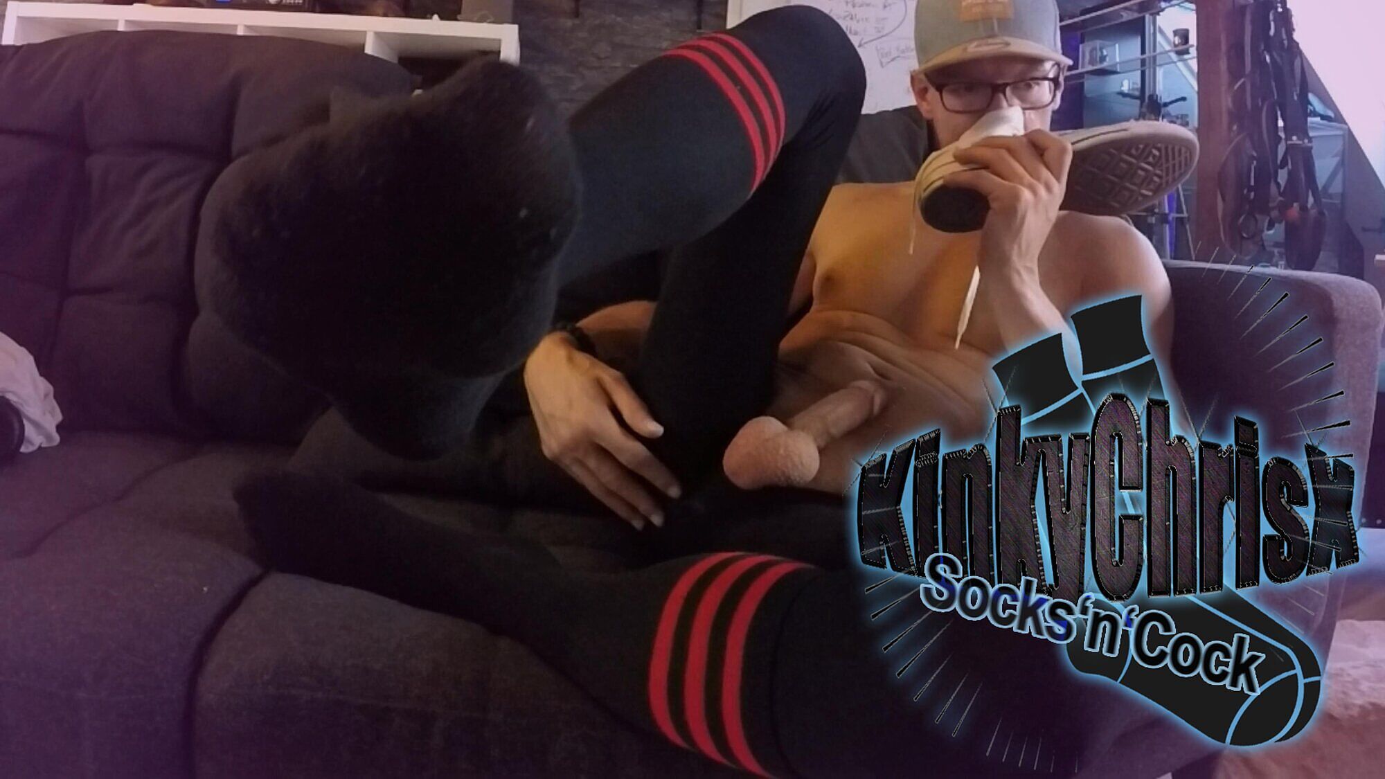 Kinkychrisx Puts on Leggings - Sniffs Sneakers and Cums on His Socks