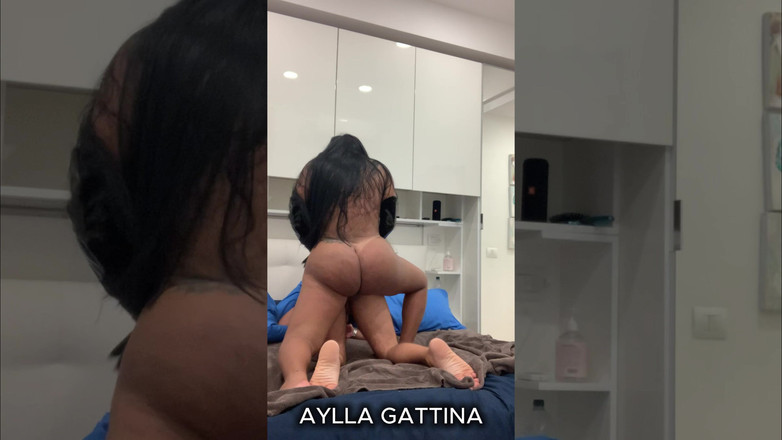 Aylla Gattina: Ця сука гарно сиділа на члені