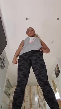 Beth Bennett - Facesitting Panty Stuffing