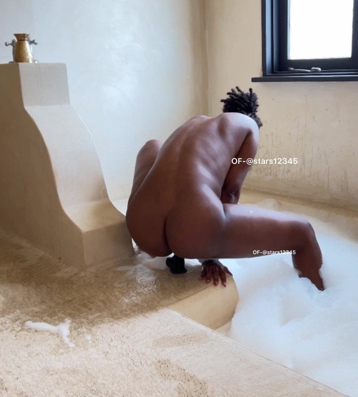 Its Nyota: Quickie dans le jacuzzi africain
