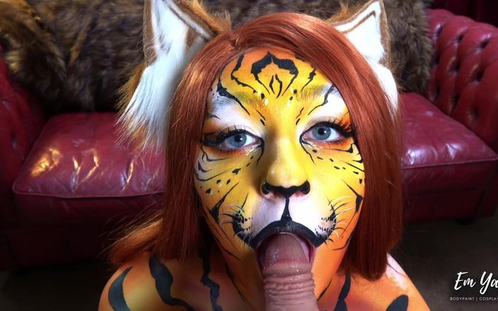 Em Yang: Tiger Girl Bodypaint suce et baise