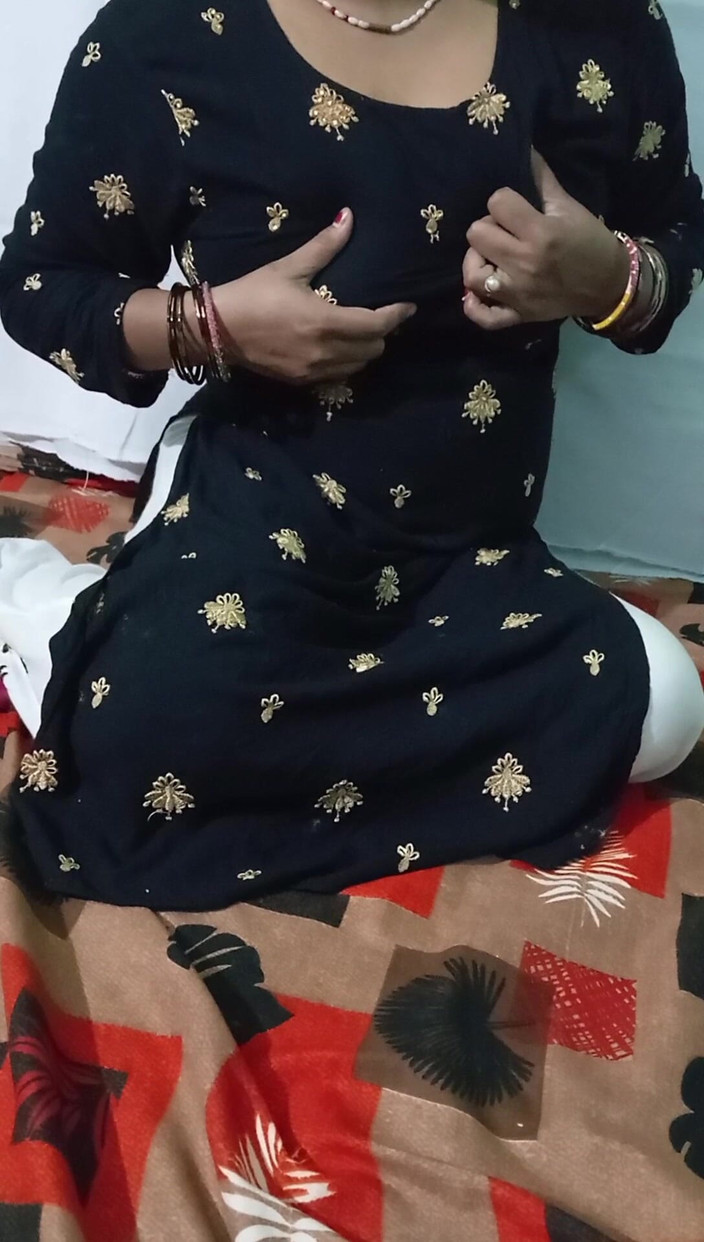 Manjushukla: Fată indiană desi care își suge pizda