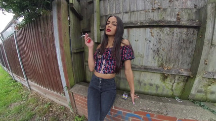 VR smokers HD-2D Videos Only: Model Kim - Seluar Jeans Gelap
