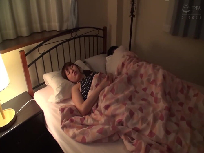 Vulture: Adik tiri jalang saya tidak dapat menahannya dari berkongkek (4 jam)