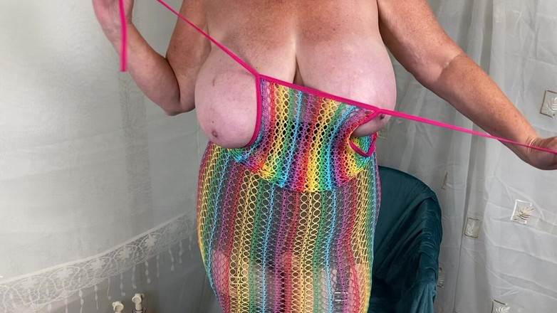 Mr MF: Mrs परिपक्व पैरों से पता चलता है बंद उसके खुले क्रॉच गर्डल