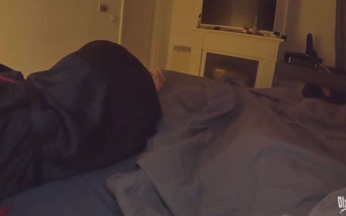 OlxRedFox: 继母与饥渴的继子共用卧室 - 他被口交和与热辣熟女发生性关系