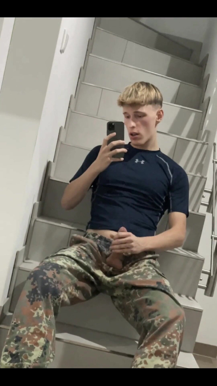 Jaay Jakob: See How I Stretch