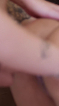 Brandneue schlampe mit einer hübschen domina, einem BDSM-film