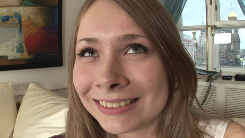 European fresh porn: Mała 18-letnia loszka uprawia swój pierwszy seks