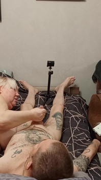 Jiran bogel memberikan blowjob mendalam sehingga saya pancut