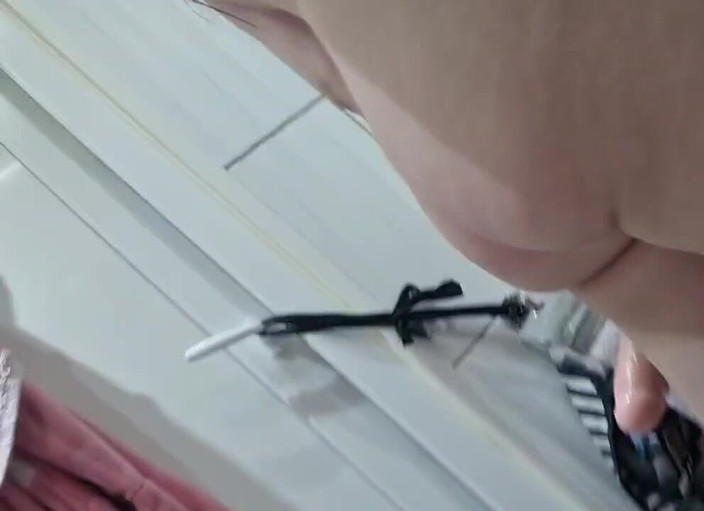 Ana Liz: Kontgatdilatatie met een dikke dildo.