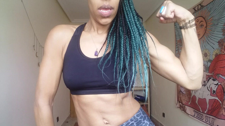 Golden lace: Flexing My Veiny Biceps