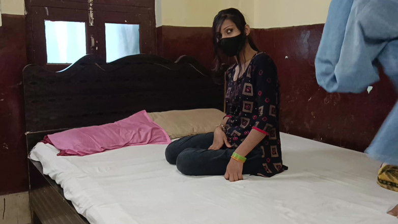 HousewifeGeeta: Soția l-a sunat pe iubit și l-a futut pentru că pula...