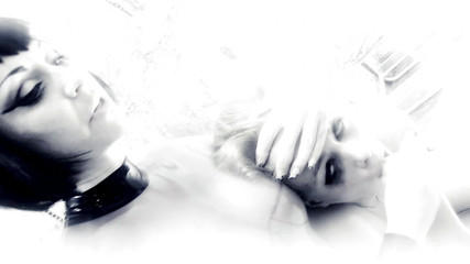 Porn XN: Slutty blonde tied up in a threesome to submit to...