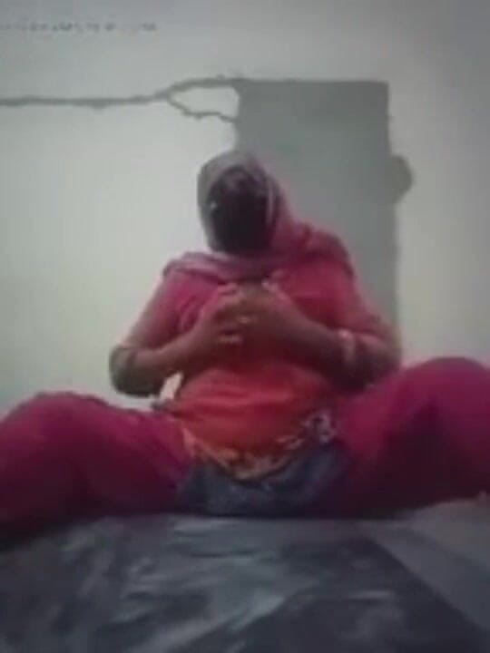 Ashu0286: Video seks baru tante seksi india lagi asik sama pacarnya