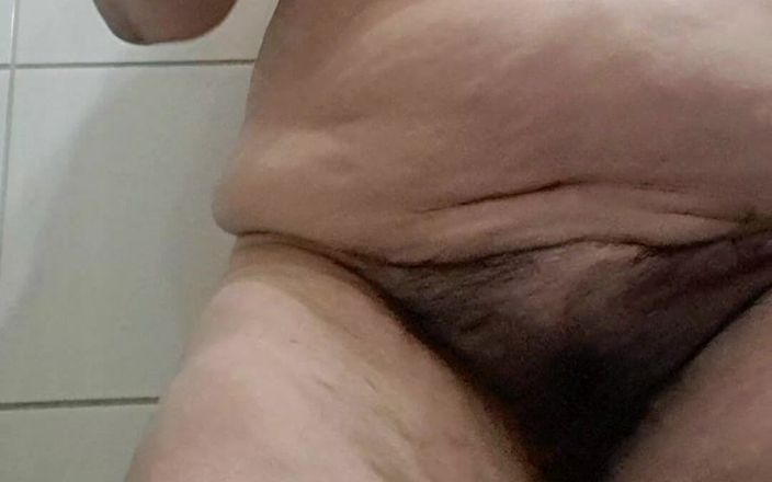 Mommy big hairy pussy: Показати справжню волохату пизду