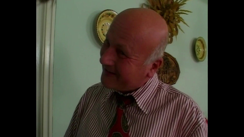 Old & Young: Rijpe milf neemt de beste vriendin van haar stiefzoon